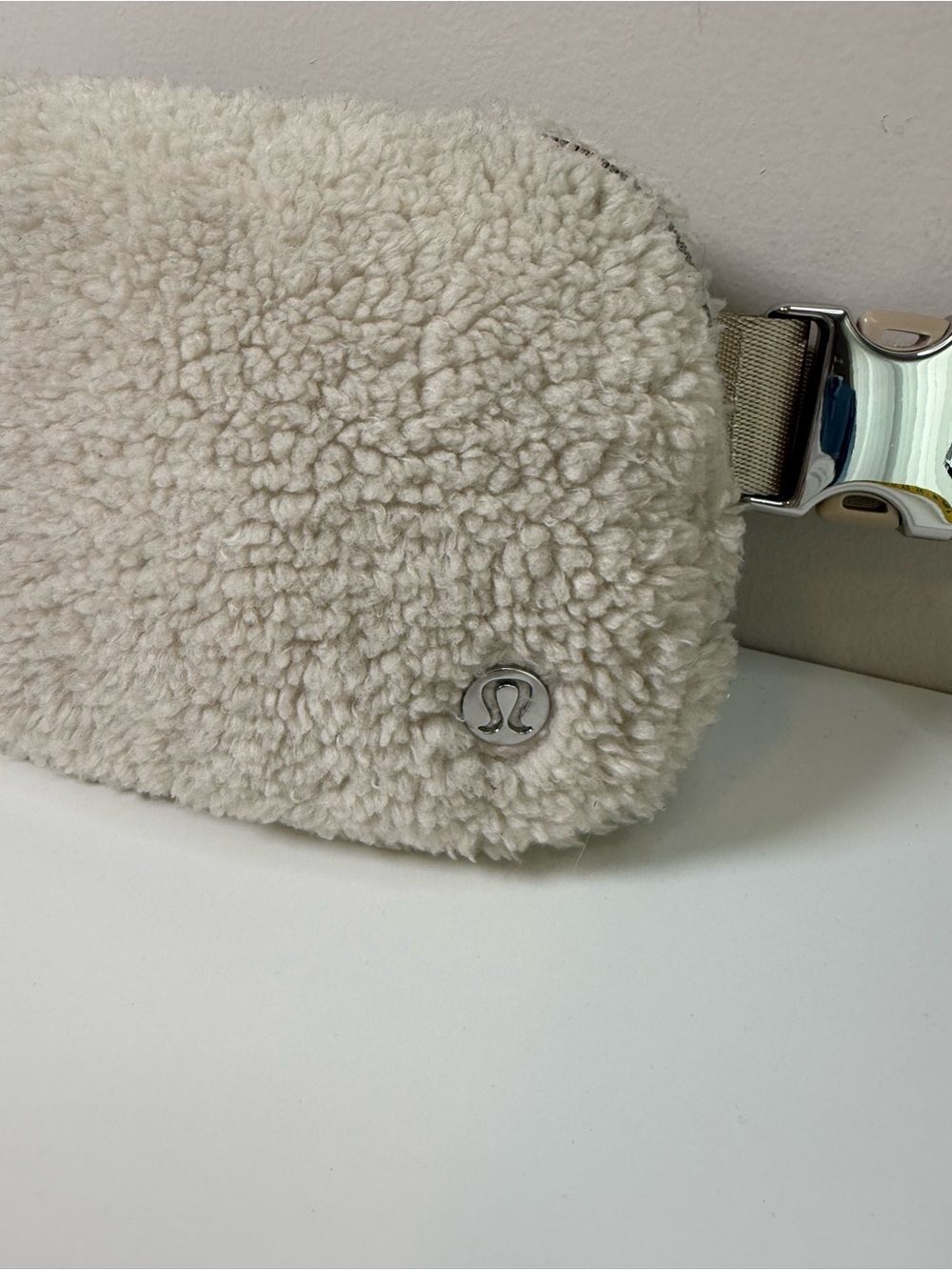 Lululemon | Fleece Everywhere Belt Bag Sherpa Crossbody Waist Bag | Beige | O/S - Picture 2 of 16